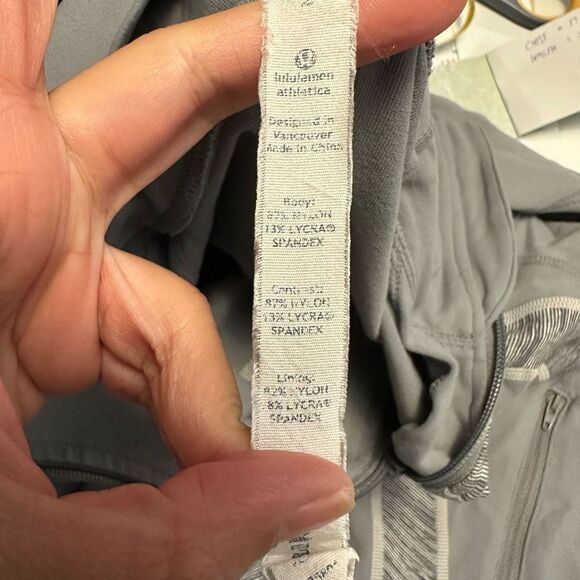 Lululemon In Stride‎ Jacket Full Zip Fossil Gray Wee Are From Space Sz 2 - Picture 9 of 10